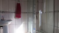 Main Bathroom - 7 square meters of property in Glen Ridge (Gauteng - West)