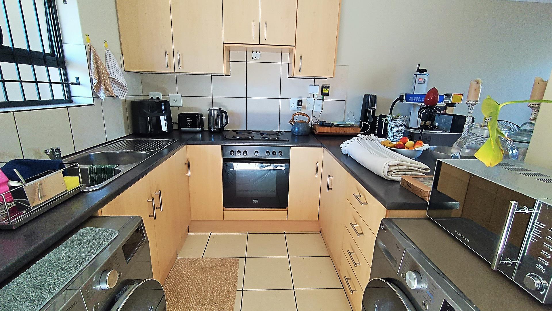 Kitchen - 8 square meters of property in Gordons Bay