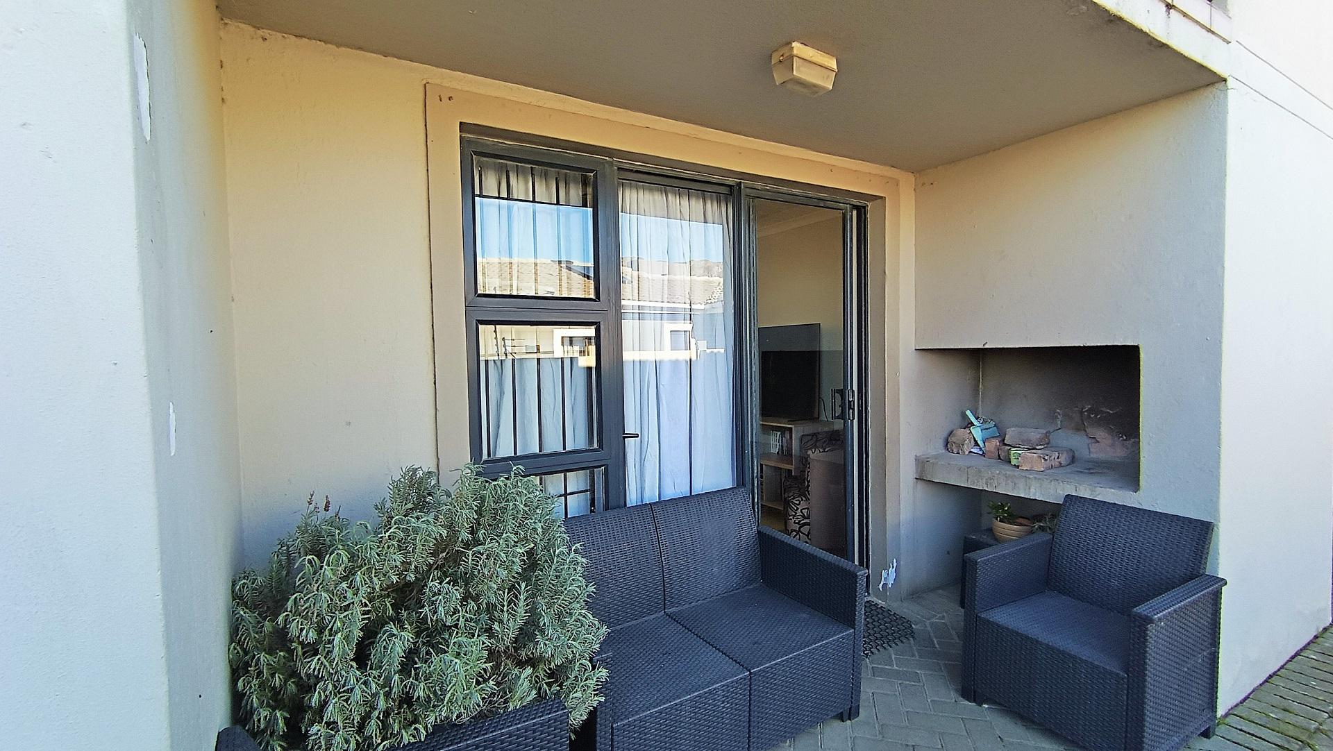 Patio - 9 square meters of property in Gordons Bay