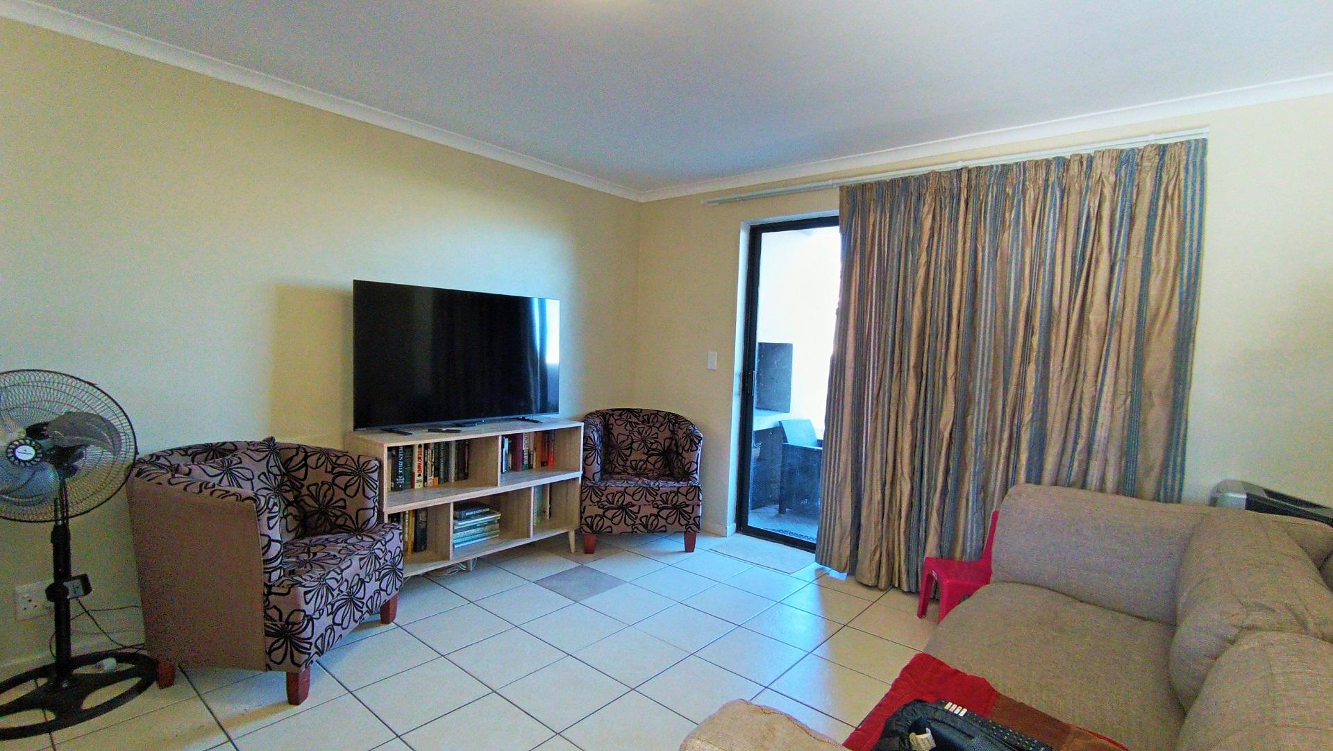 Lounges - 20 square meters of property in Gordons Bay
