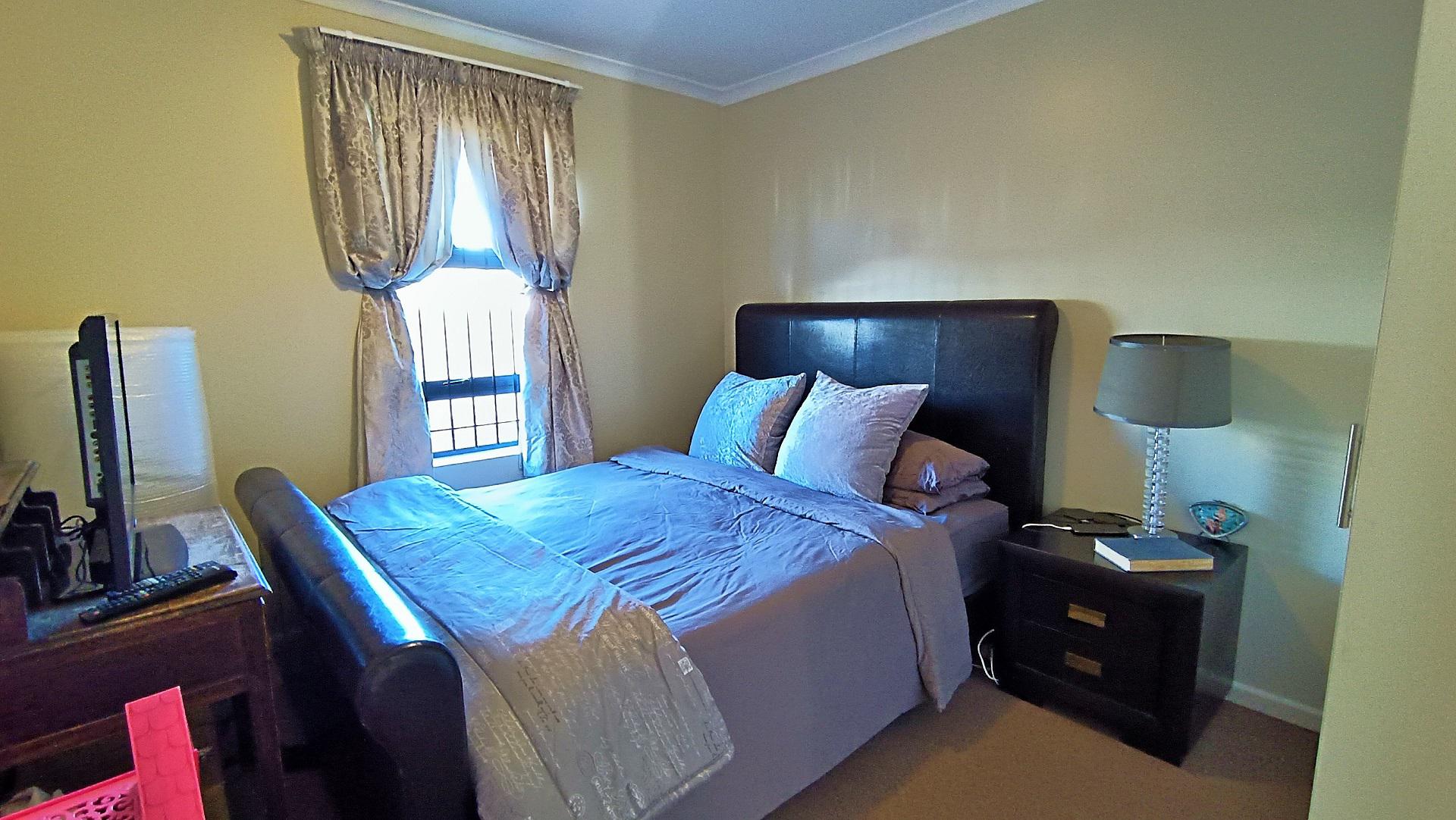 Bed Room 1 - 11 square meters of property in Gordons Bay