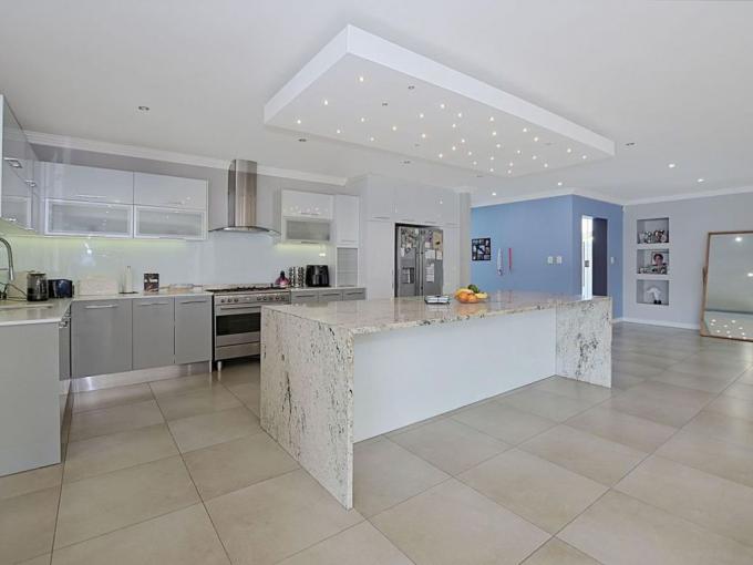 5 Bedroom House for Sale For Sale in Bothasig  - MR679085