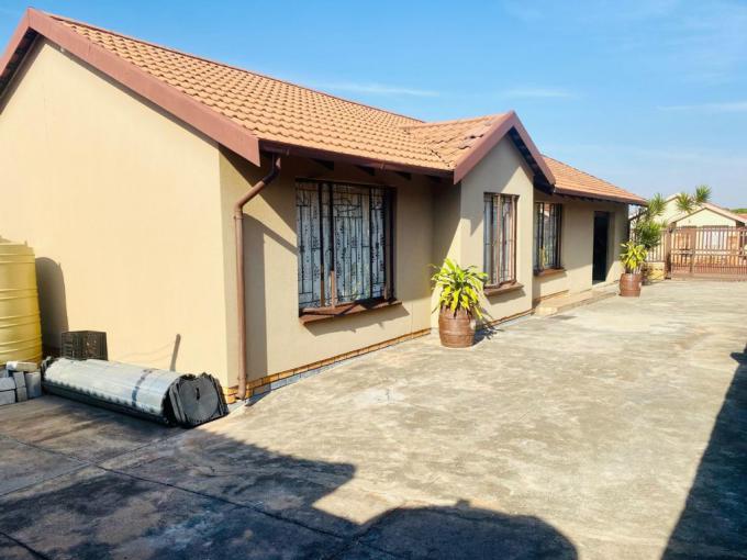 3 Bedroom House for Sale For Sale in Geelhoutpark - MR679103