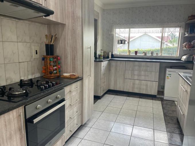 4 Bedroom House for Sale For Sale in Amalinda - MR679112