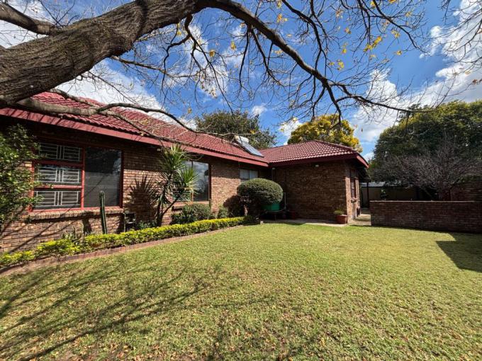 4 Bedroom House for Sale For Sale in Die Heuwel - MR679114