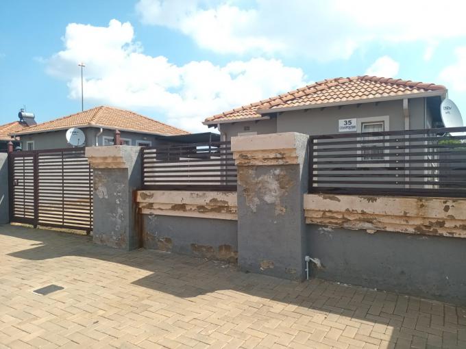 3 Bedroom House for Sale For Sale in Lotus Gardens - MR679126