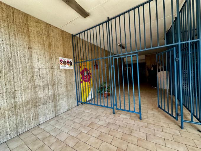 2 Bedroom Apartment for Sale For Sale in Braamfontein - MR679149