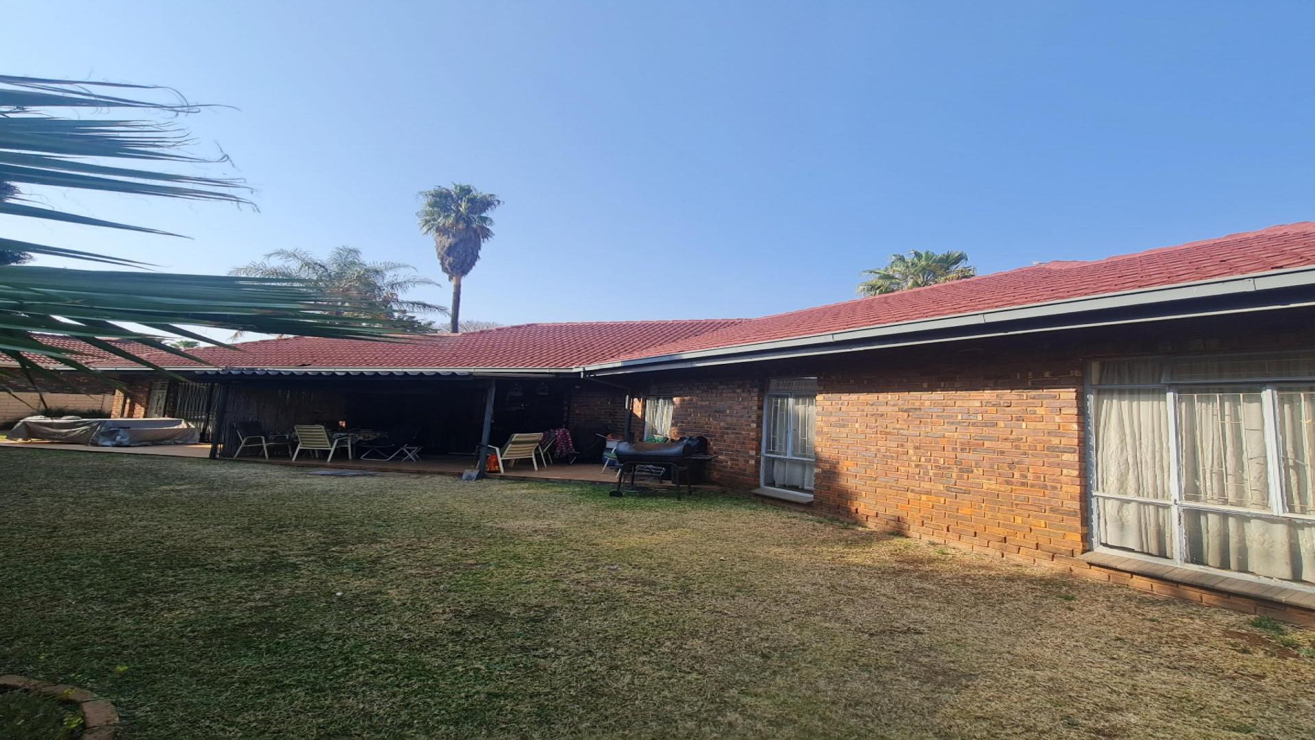 Front View of property in Pierre van Ryneveld