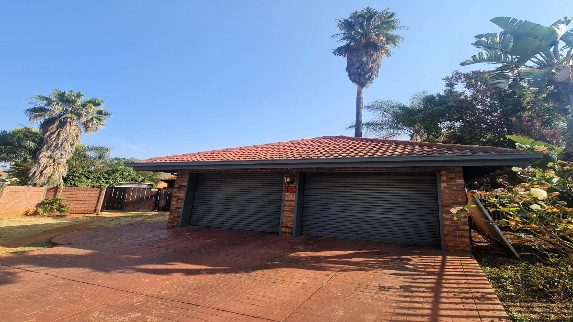 Front View of property in Pierre van Ryneveld