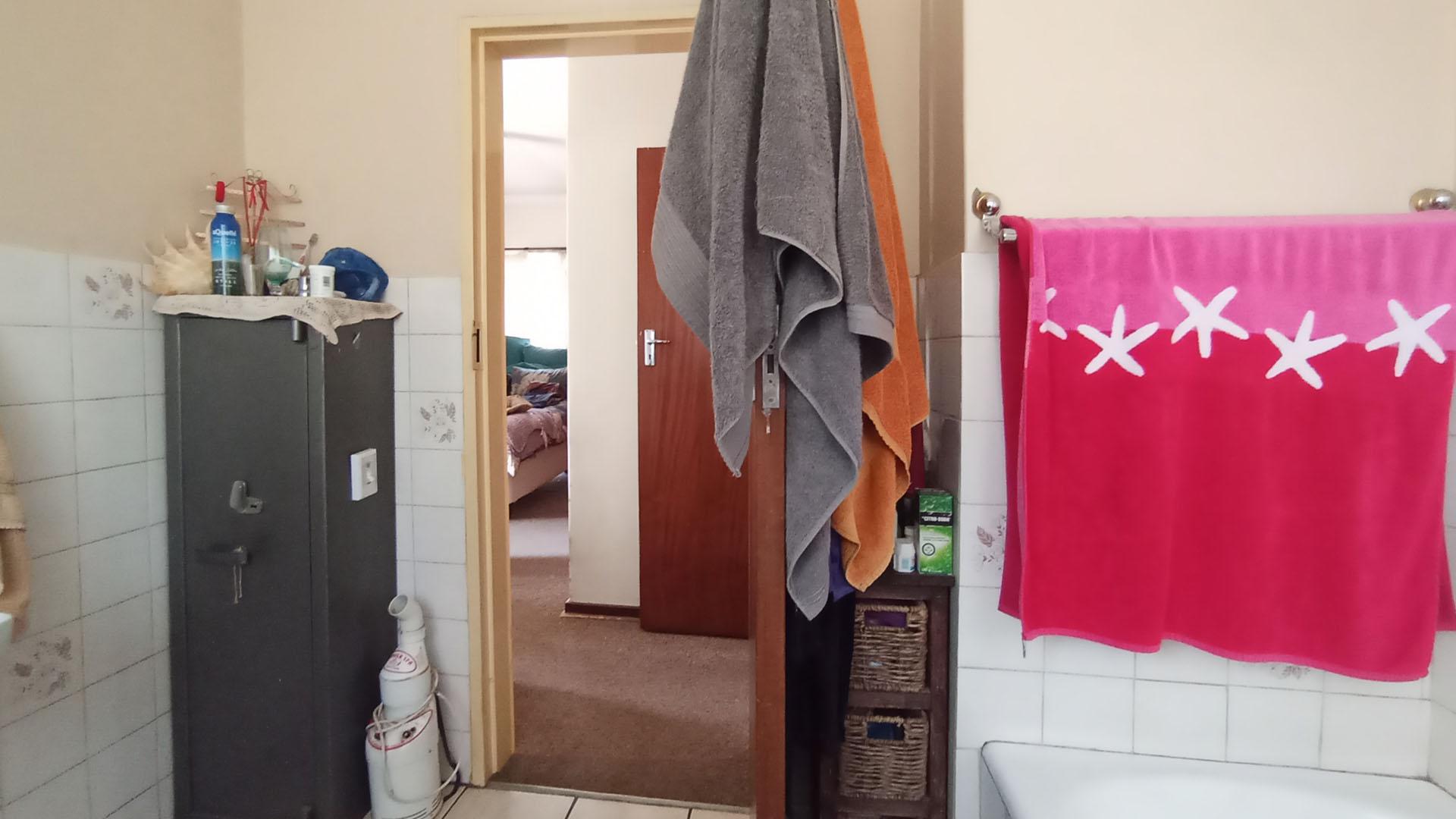 Main Bathroom - 5 square meters of property in Pierre van Ryneveld