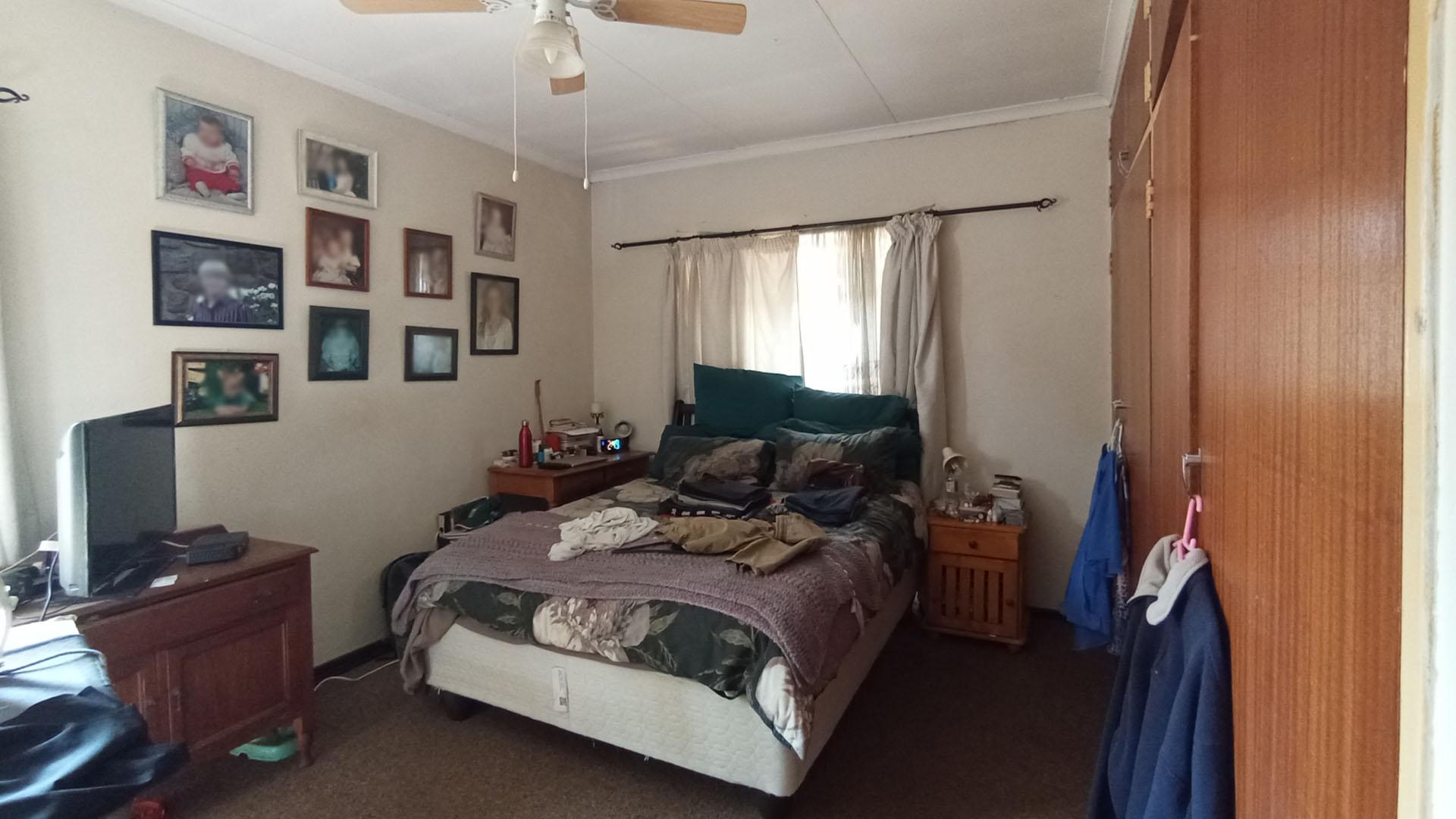 Main Bedroom - 18 square meters of property in Pierre van Ryneveld