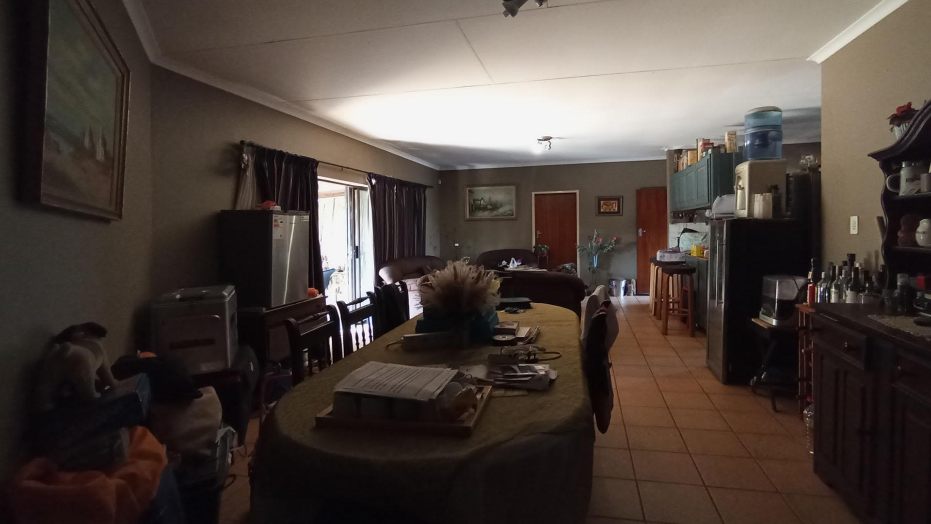 Informal Lounge - 38 square meters of property in Pierre van Ryneveld