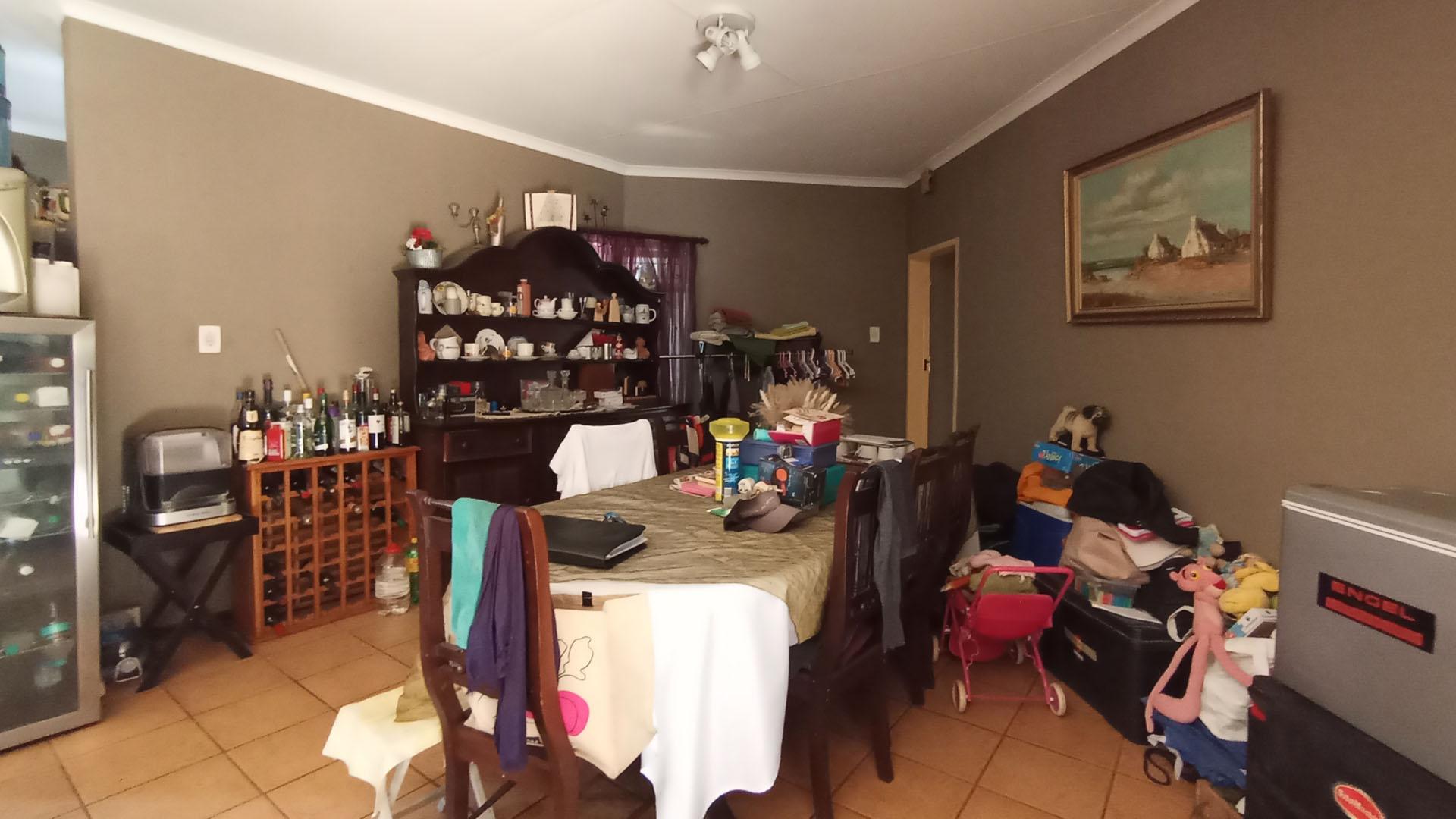 Informal Lounge - 38 square meters of property in Pierre van Ryneveld