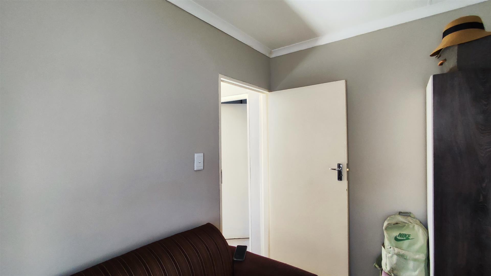 Bed Room 2 - 8 square meters of property in Windmill Park