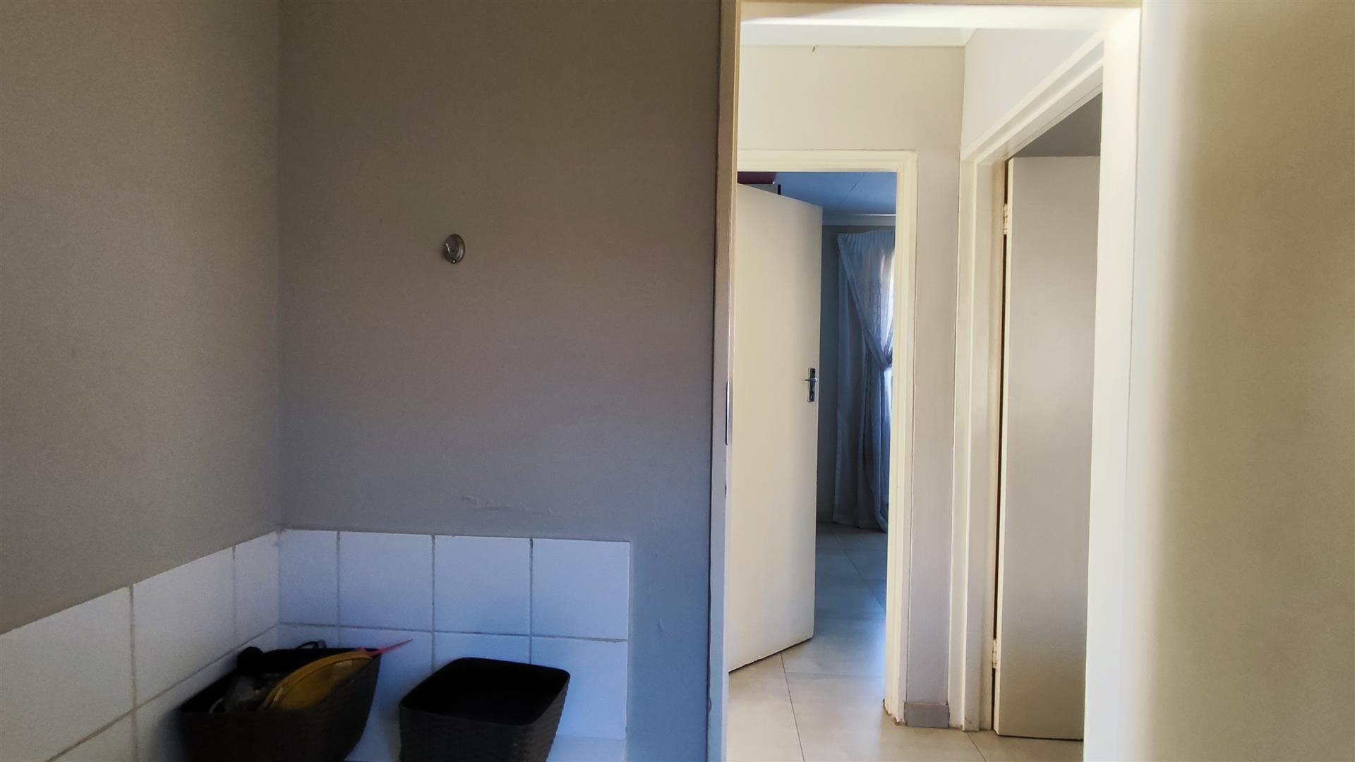 Bathroom 1 - 4 square meters of property in Windmill Park