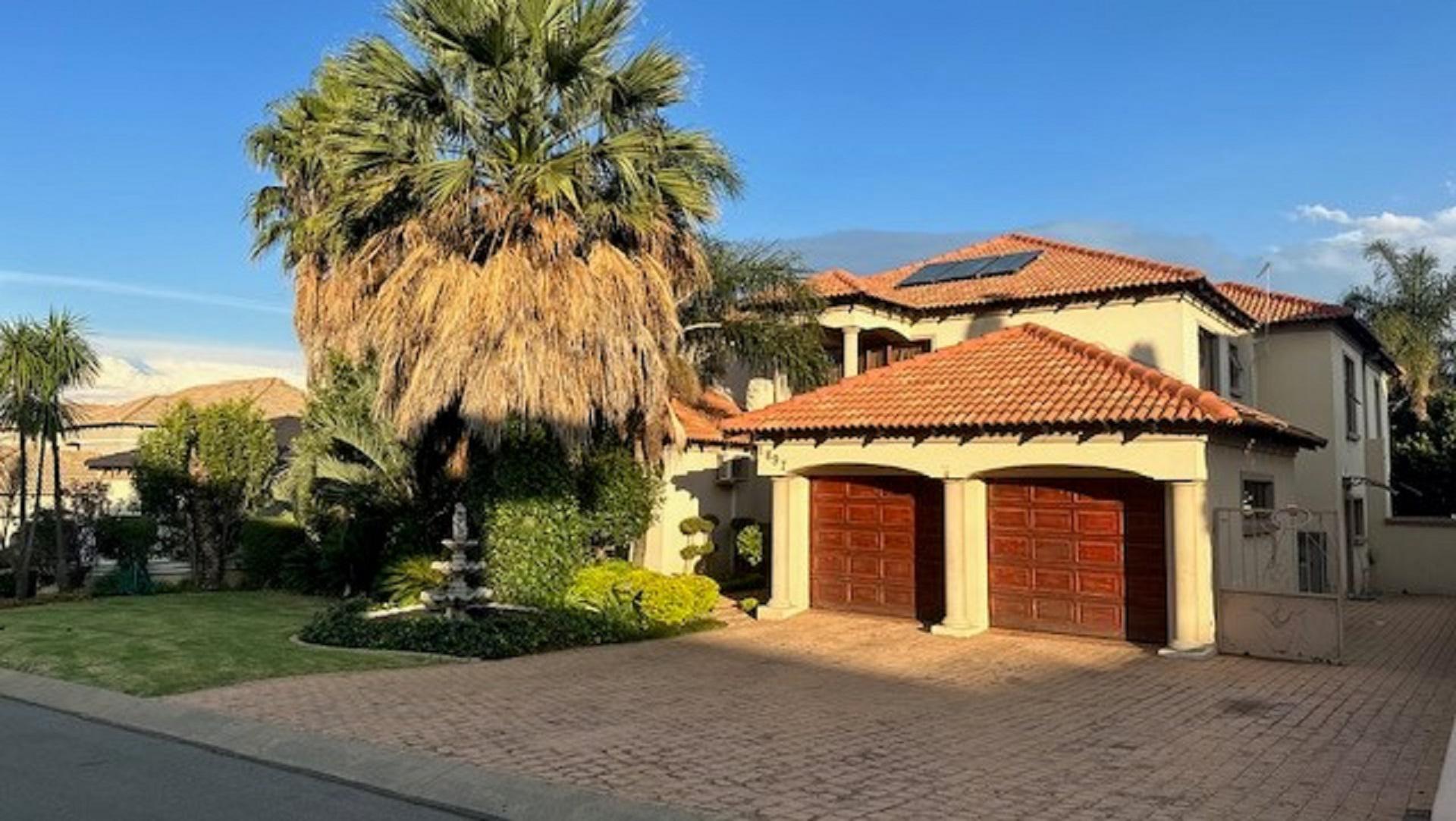 Front View of property in Blue Valley Golf Estate