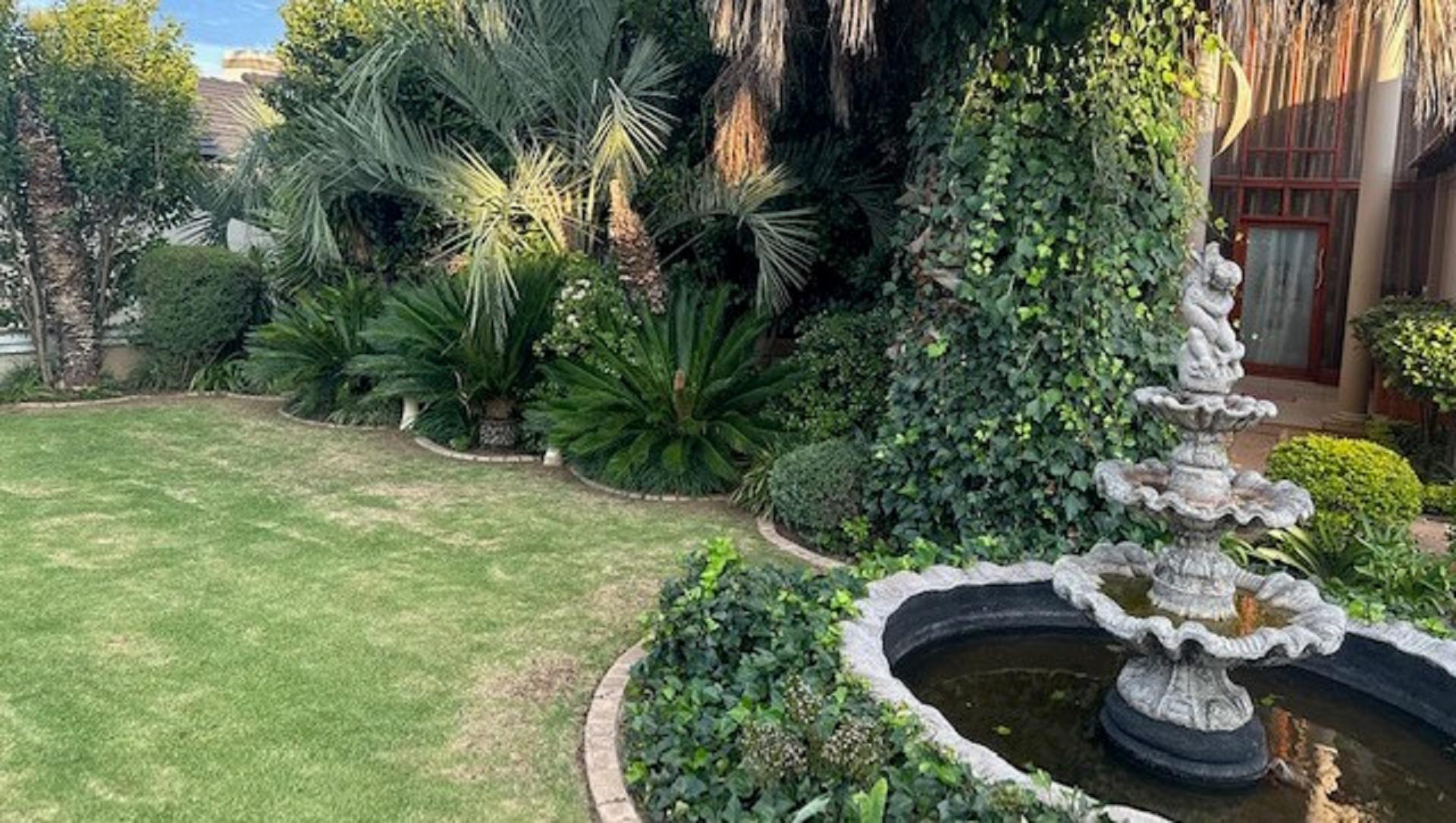 Garden of property in Blue Valley Golf Estate