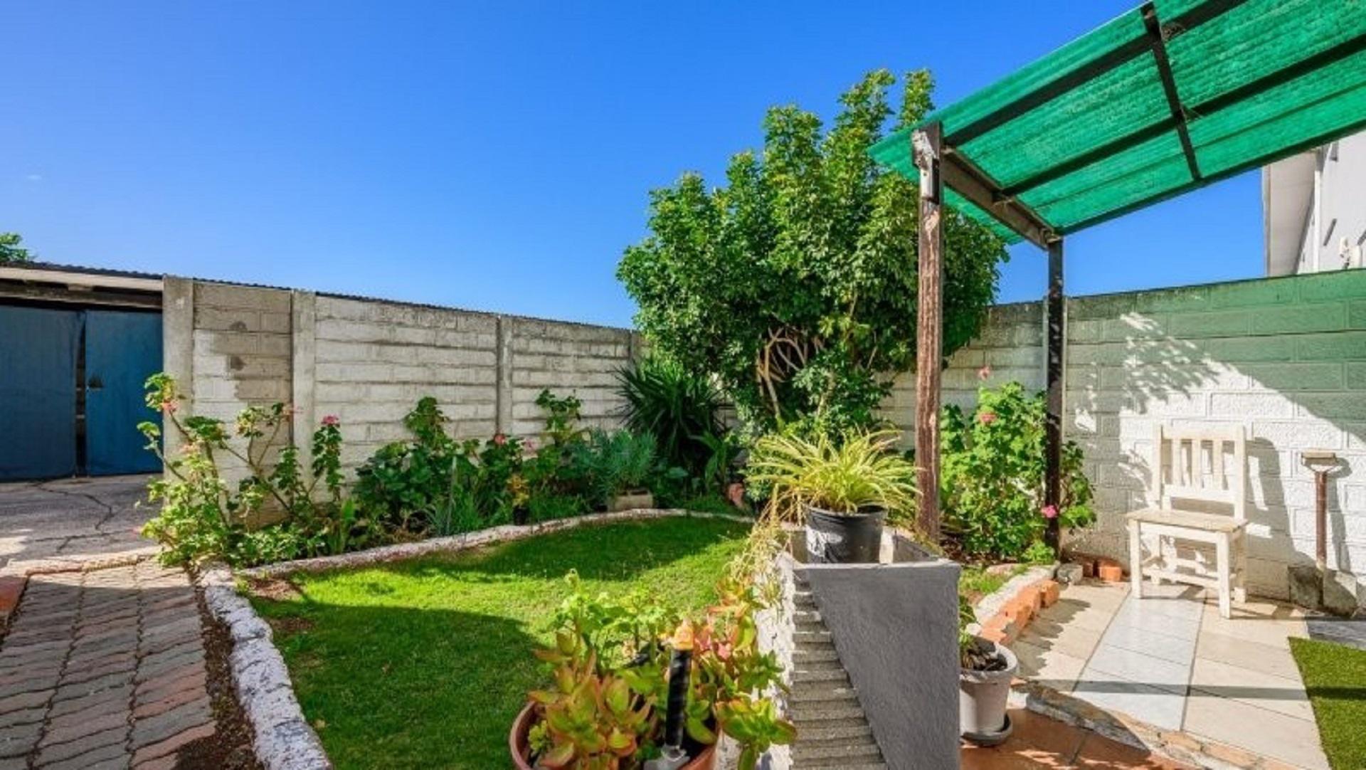 Garden of property in Newton Park