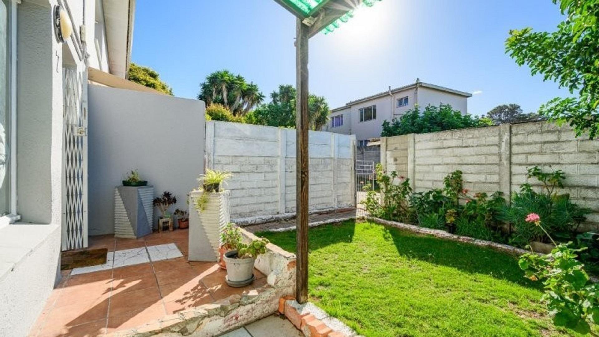 Garden of property in Newton Park