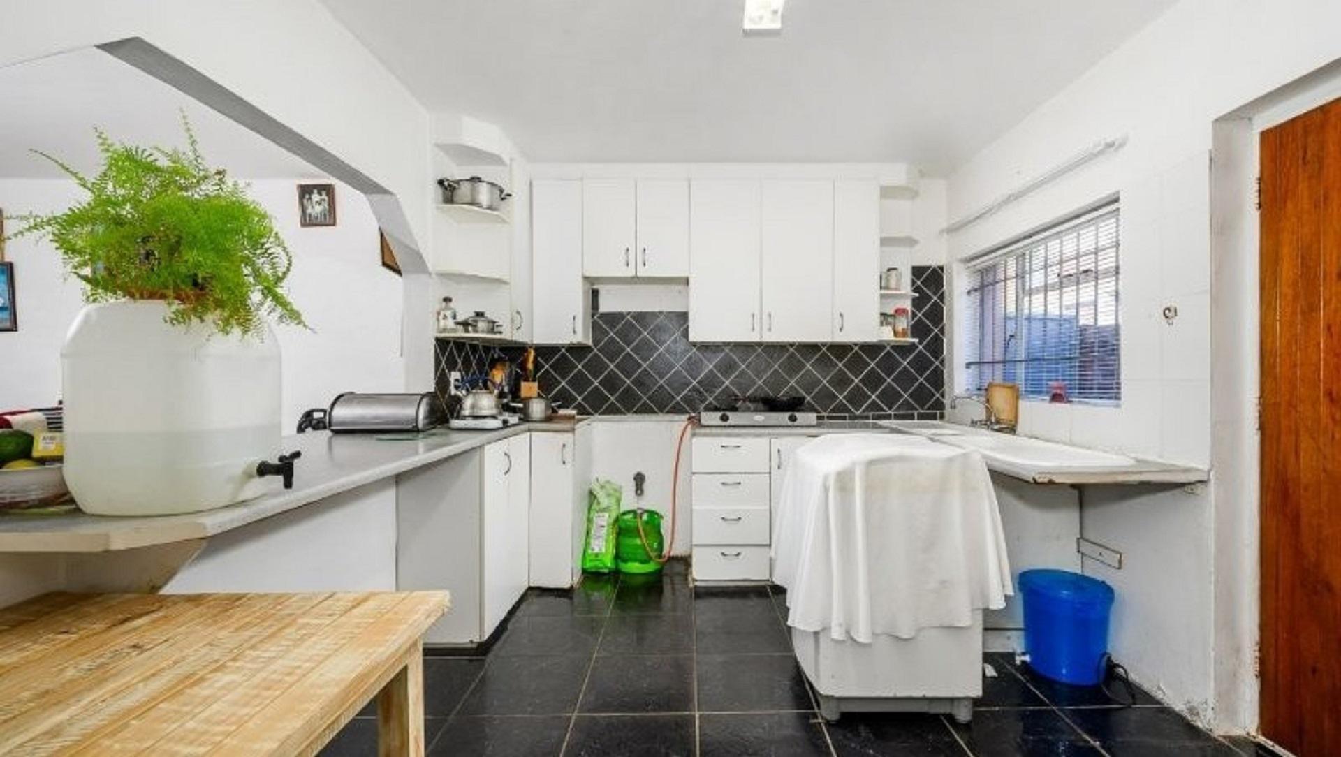 Kitchen of property in Newton Park