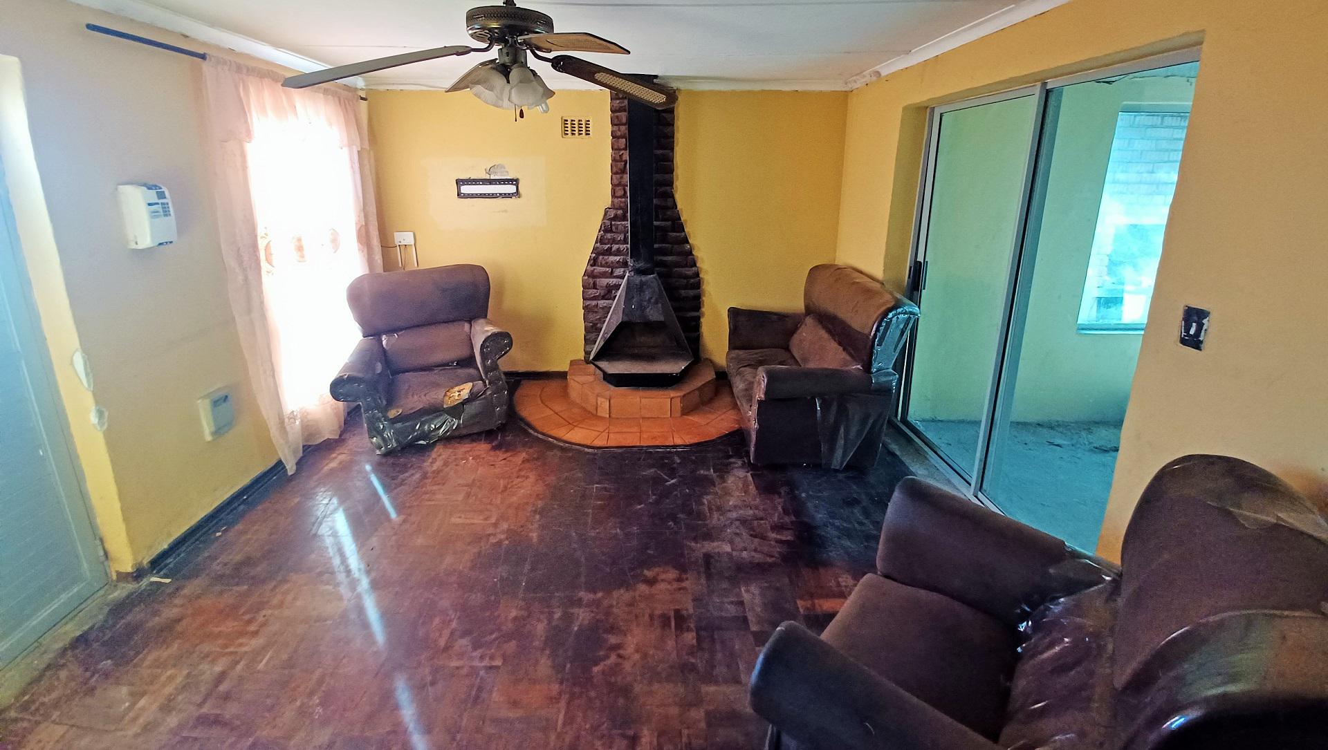 Lounges of property in Portland