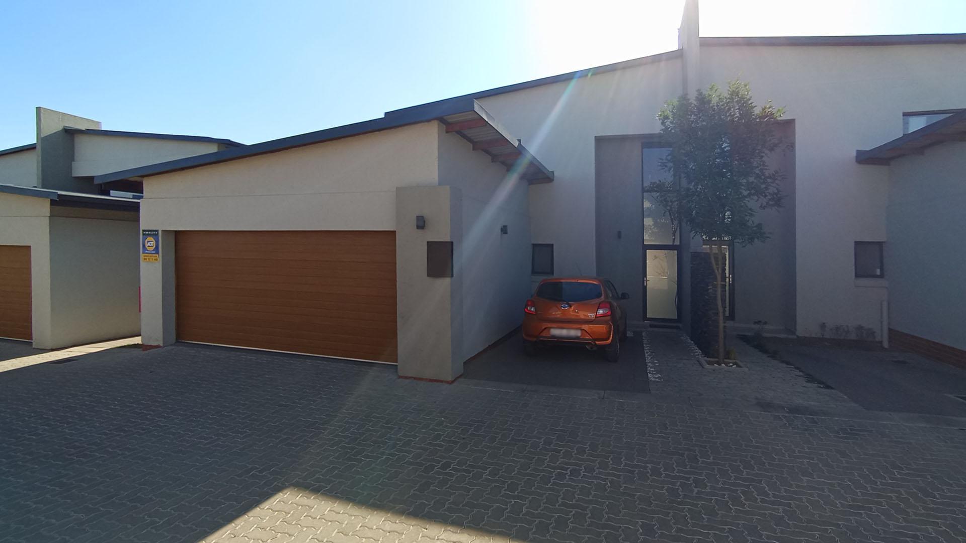 Front View of property in Crowthorne AH