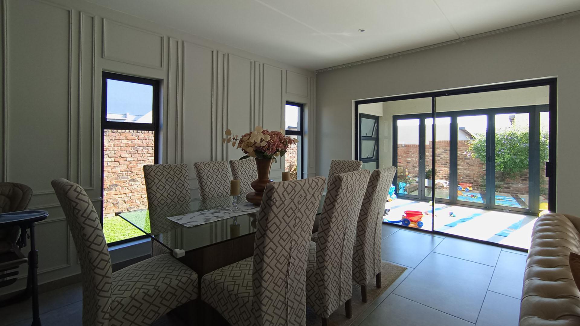 Dining Room - 16 square meters of property in Crowthorne AH