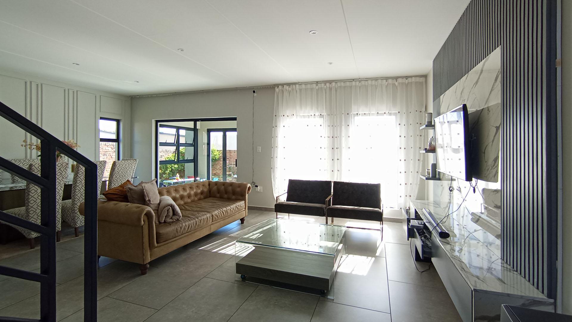 Lounges - 18 square meters of property in Crowthorne AH