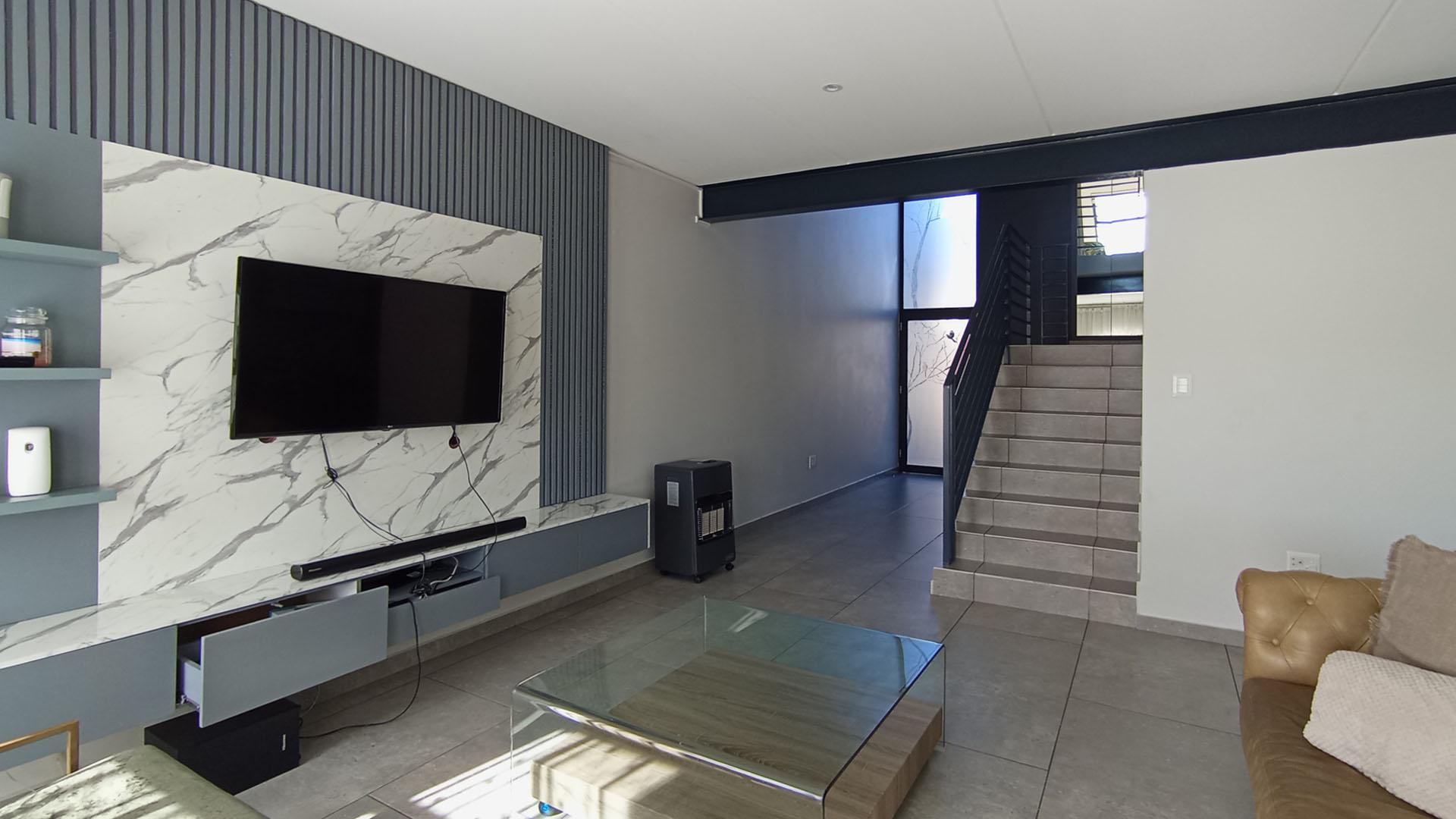 Lounges - 18 square meters of property in Crowthorne AH