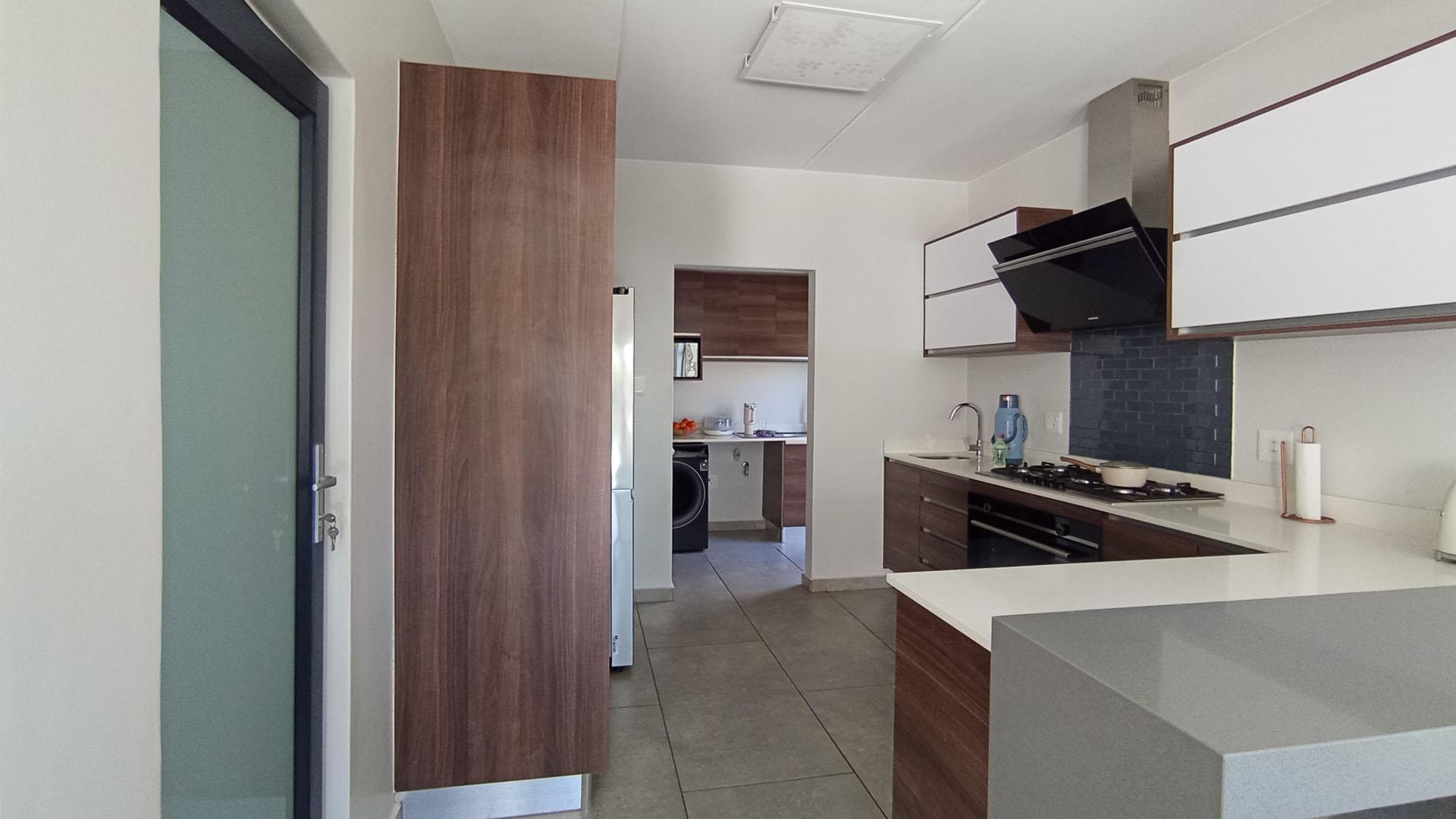 Kitchen - 13 square meters of property in Crowthorne AH