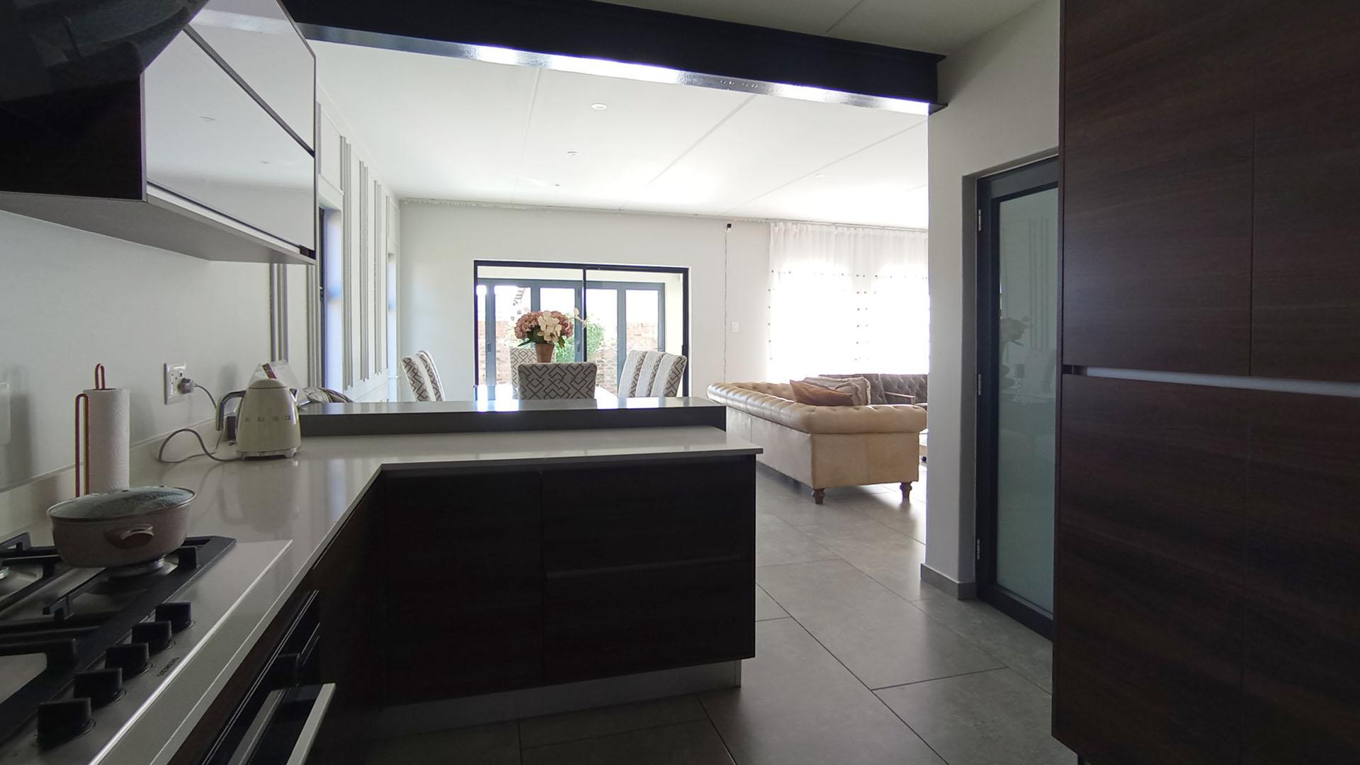 Kitchen - 13 square meters of property in Crowthorne AH