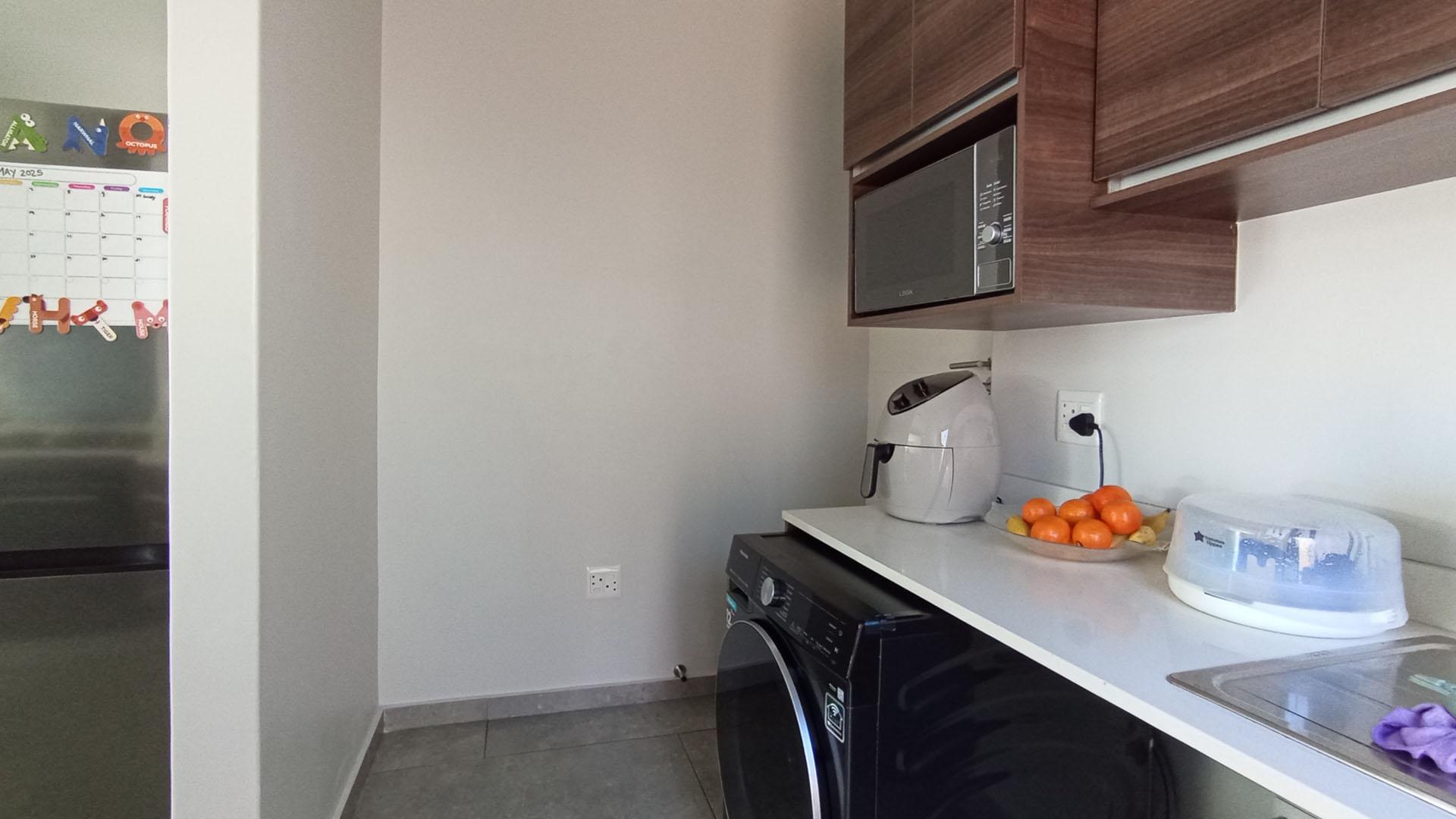 Scullery - 6 square meters of property in Crowthorne AH