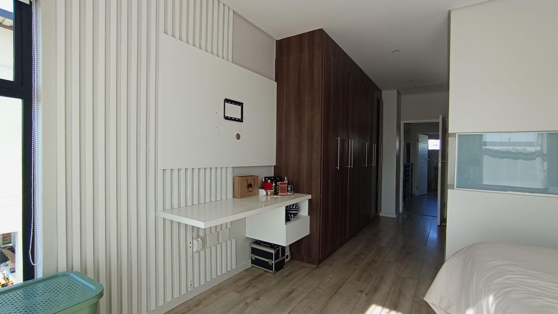 Lounges - 18 square meters of property in Crowthorne AH