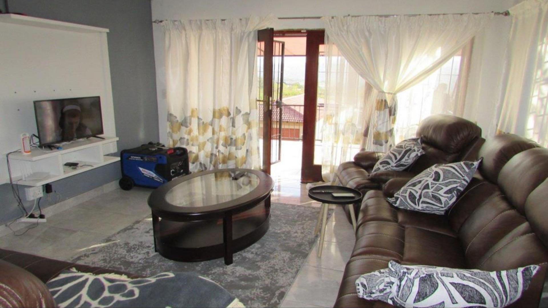 Lounges of property in Stonehenge