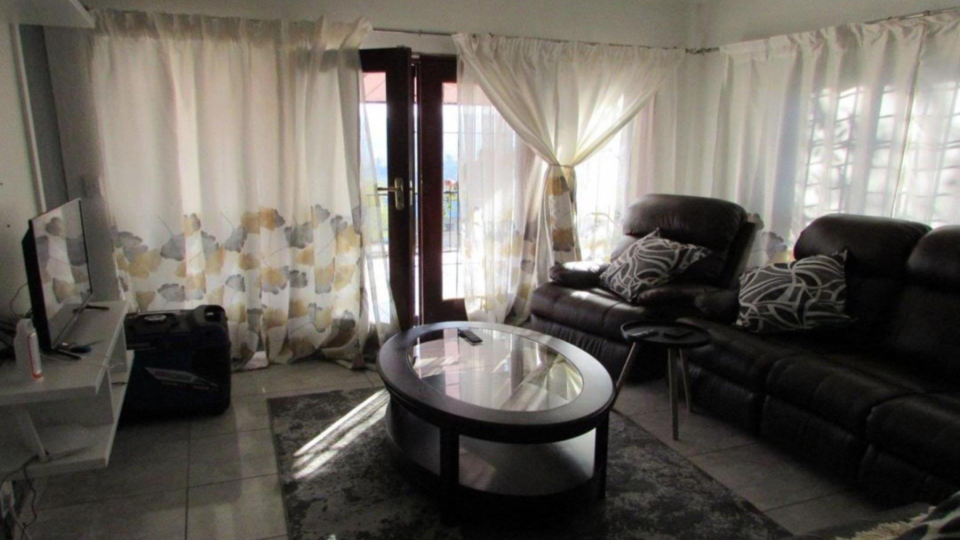 Lounges of property in Stonehenge