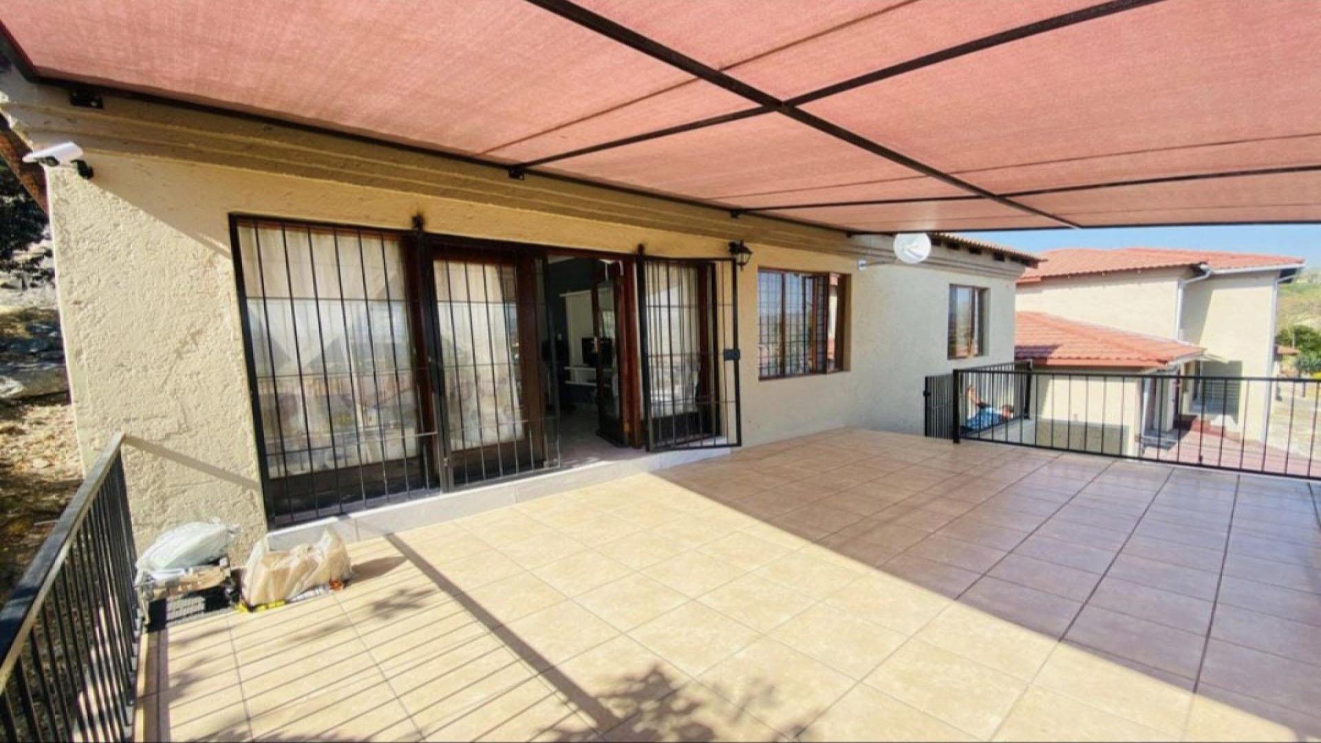 Balcony of property in Stonehenge