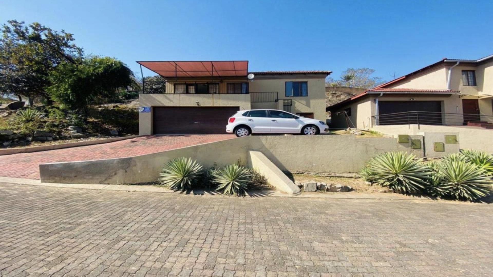 Front View of property in Stonehenge