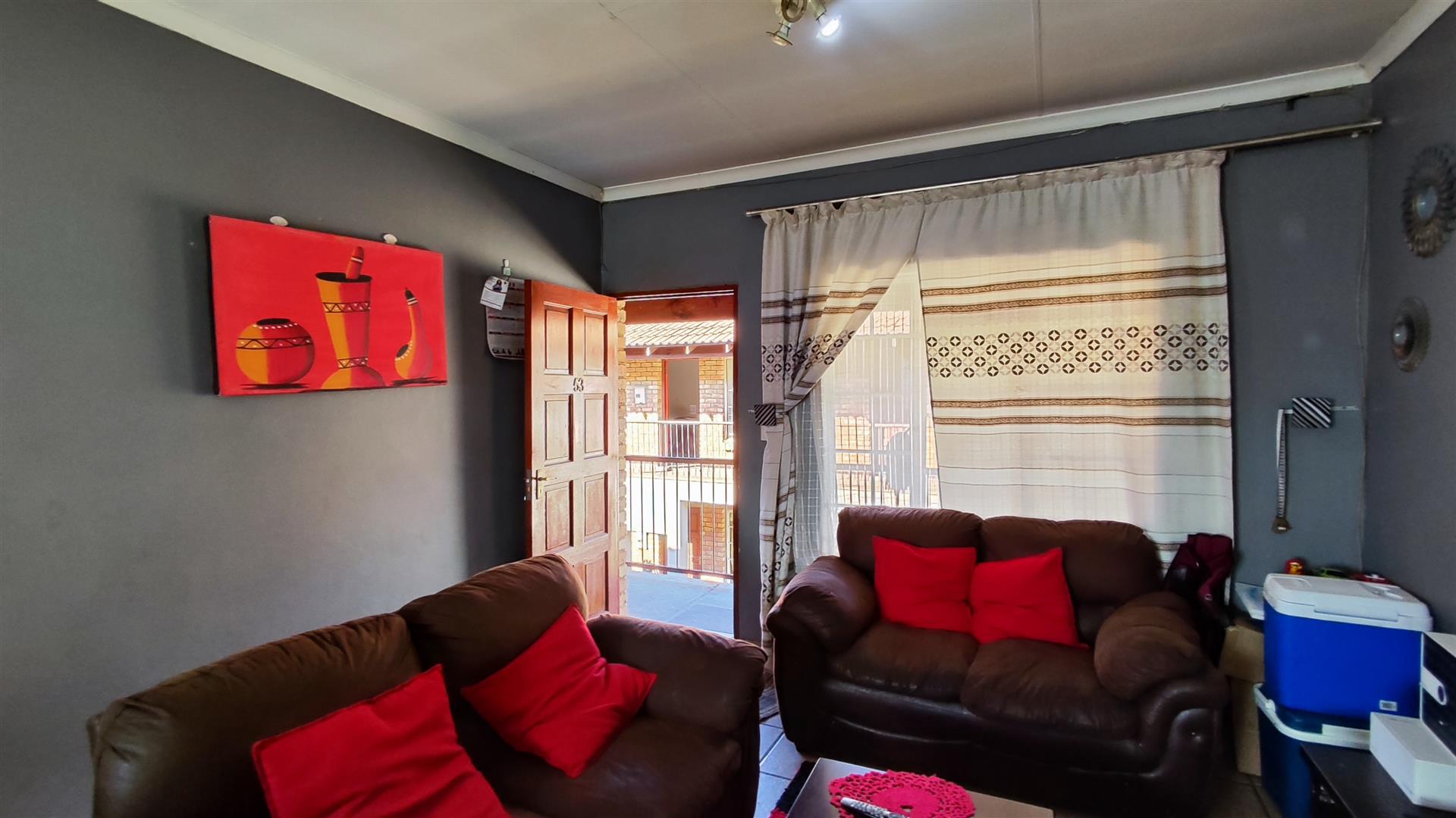 Lounges - 13 square meters of property in Kempton Park