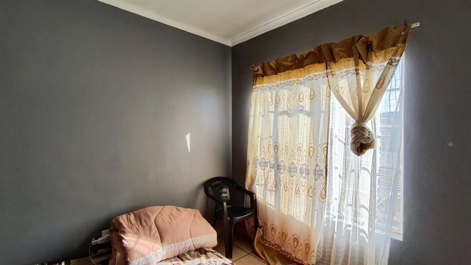 Bed Room 1 - 9 square meters of property in Kempton Park