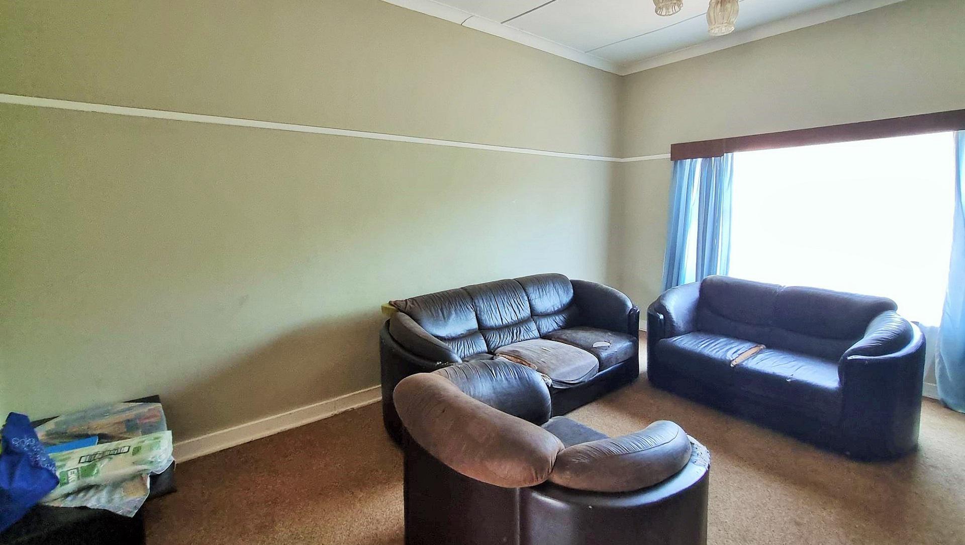 Lounges of property in Trompsburg