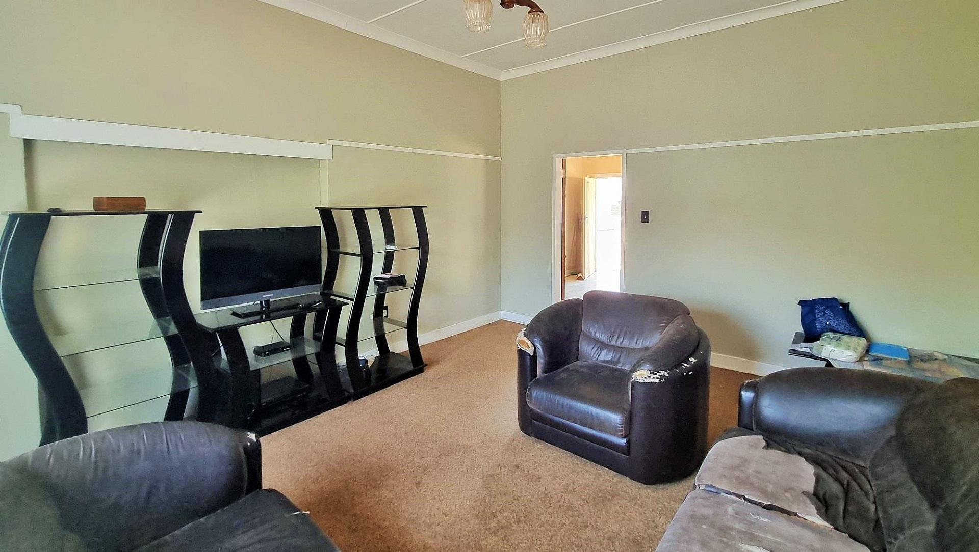 Lounges of property in Trompsburg