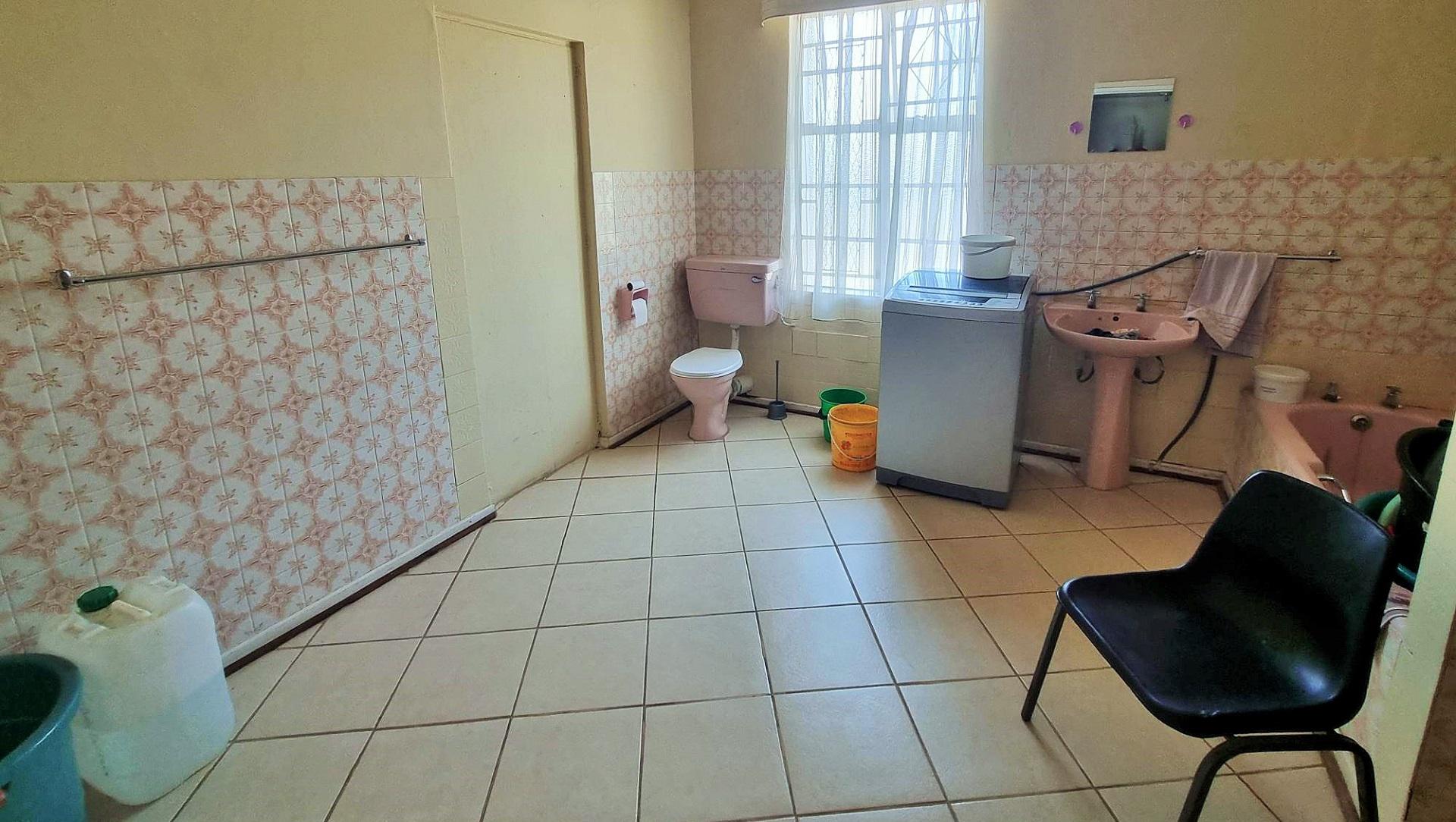 Bathroom 1 of property in Trompsburg