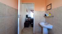 Main Bathroom - 5 square meters of property in Noordwyk