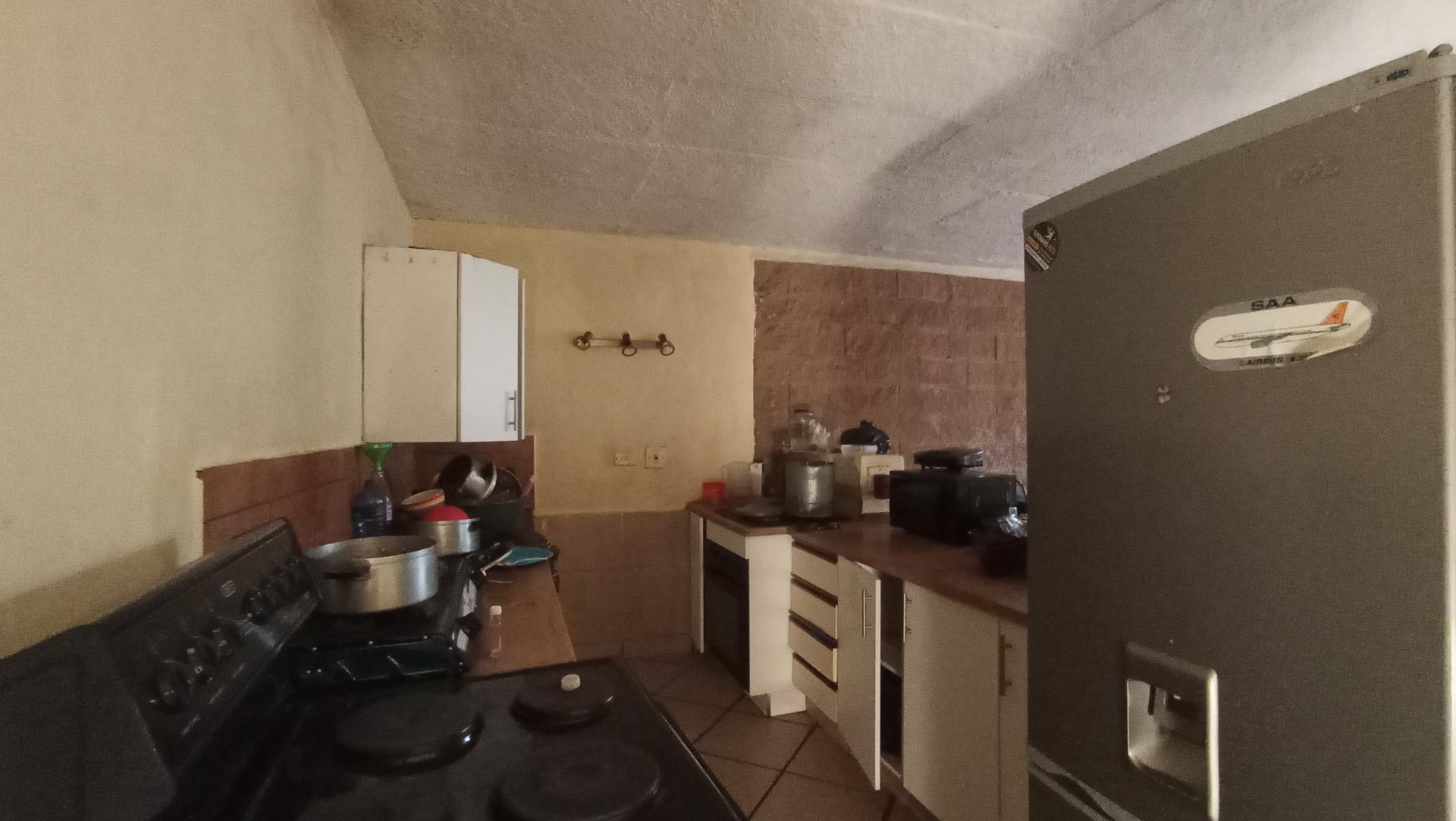 Kitchen - 10 square meters of property in Symhurst