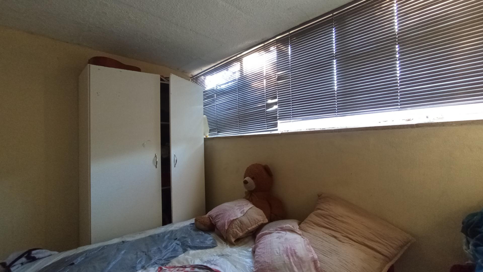 Bed Room 2 - 10 square meters of property in Symhurst