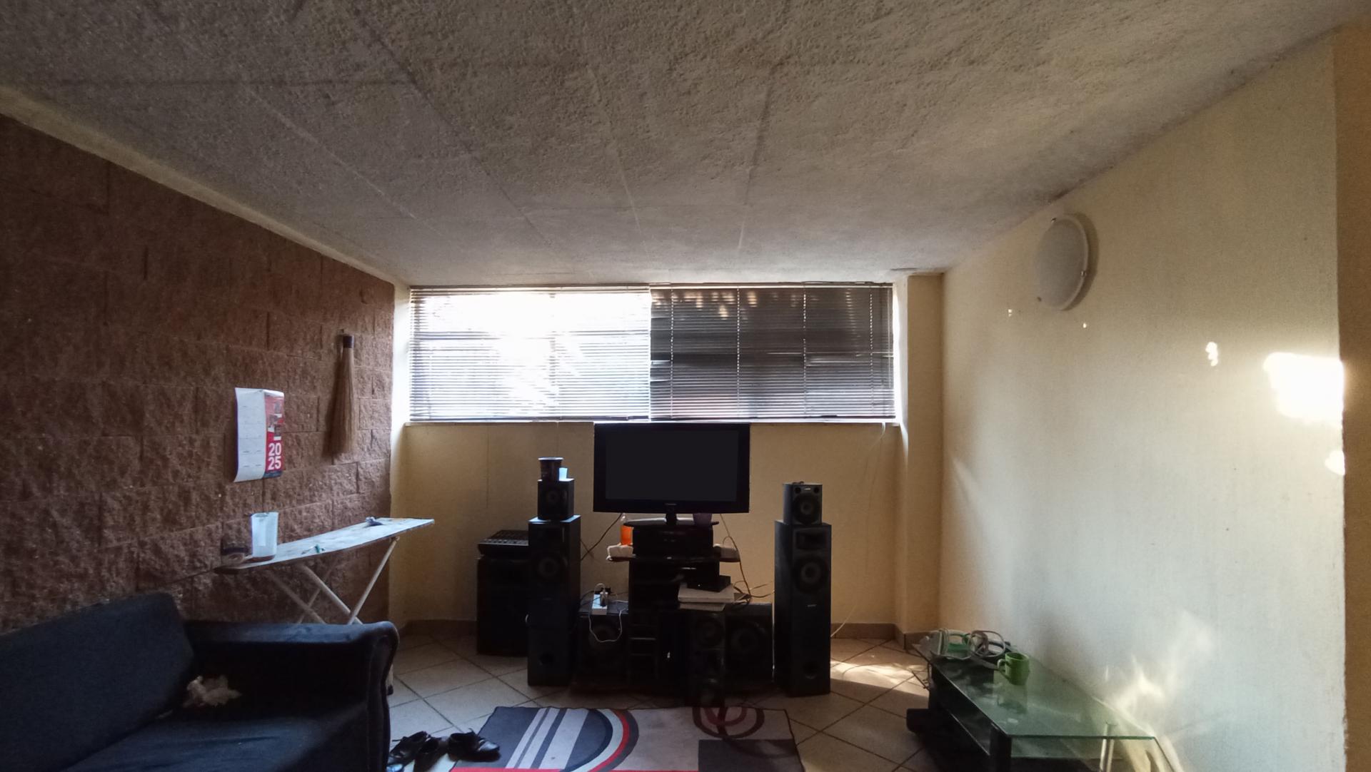 Bed Room 2 - 10 square meters of property in Symhurst