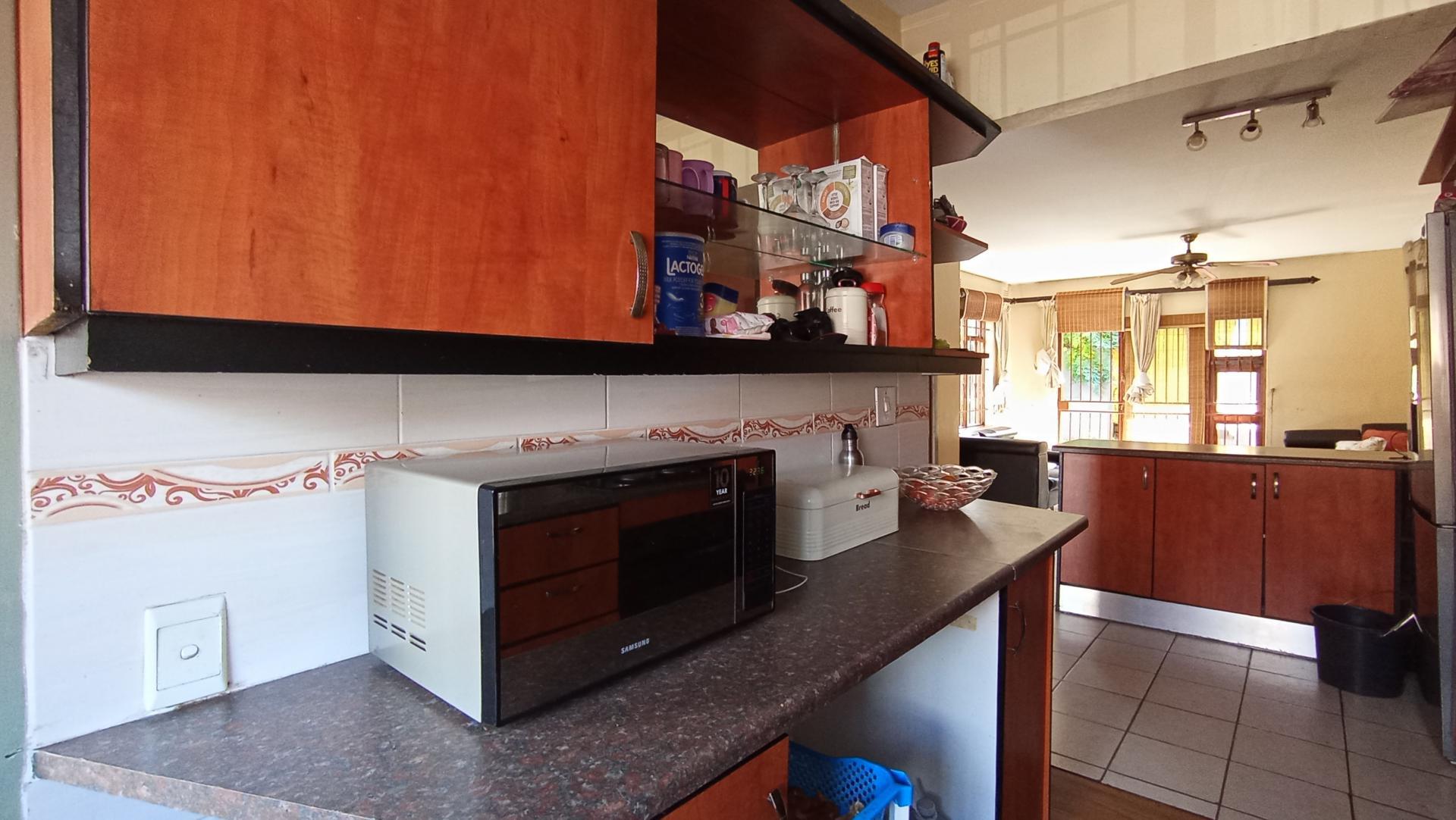 Kitchen - 13 square meters of property in Fontainebleau