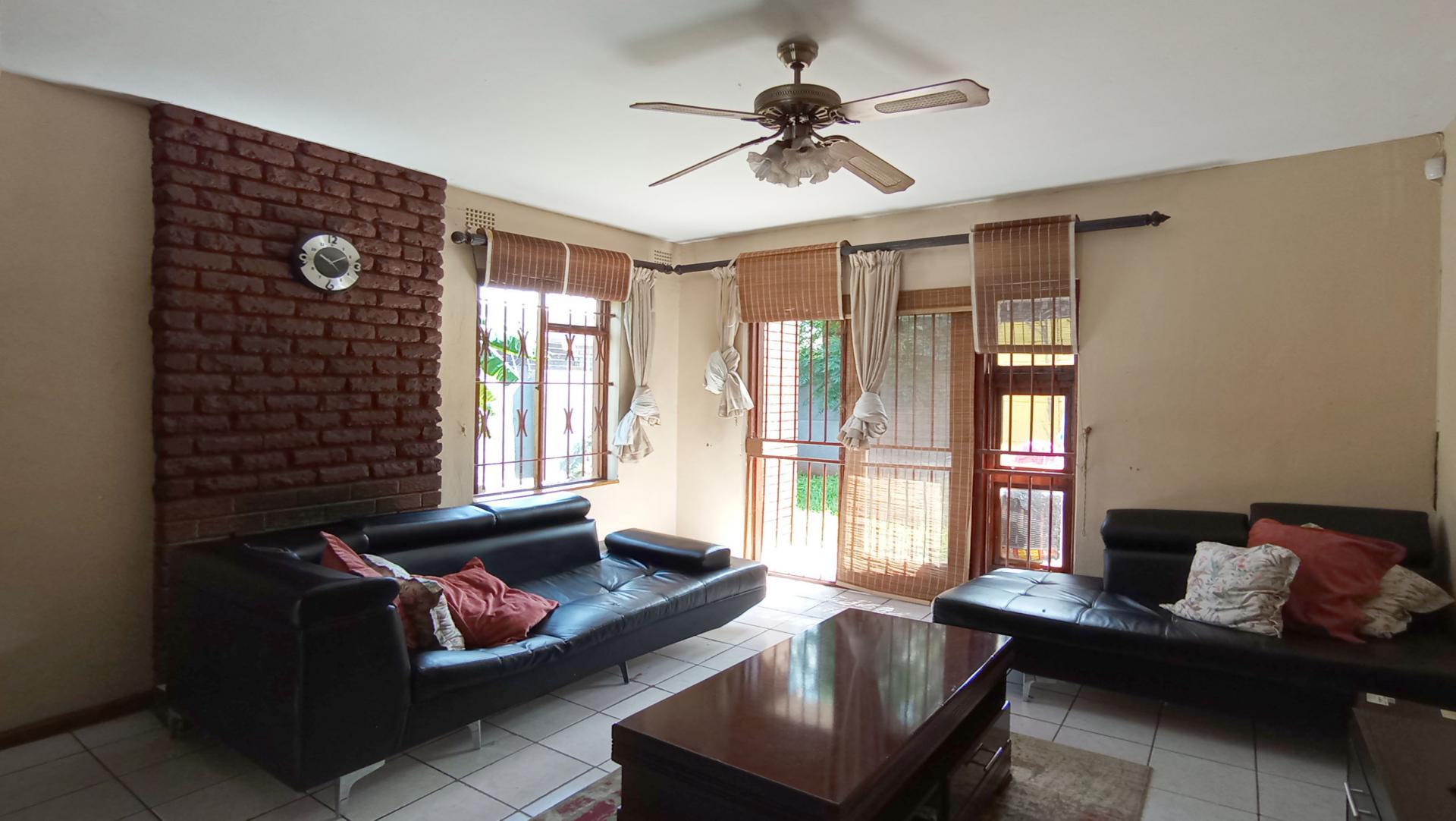 Lounges - 26 square meters of property in Fontainebleau