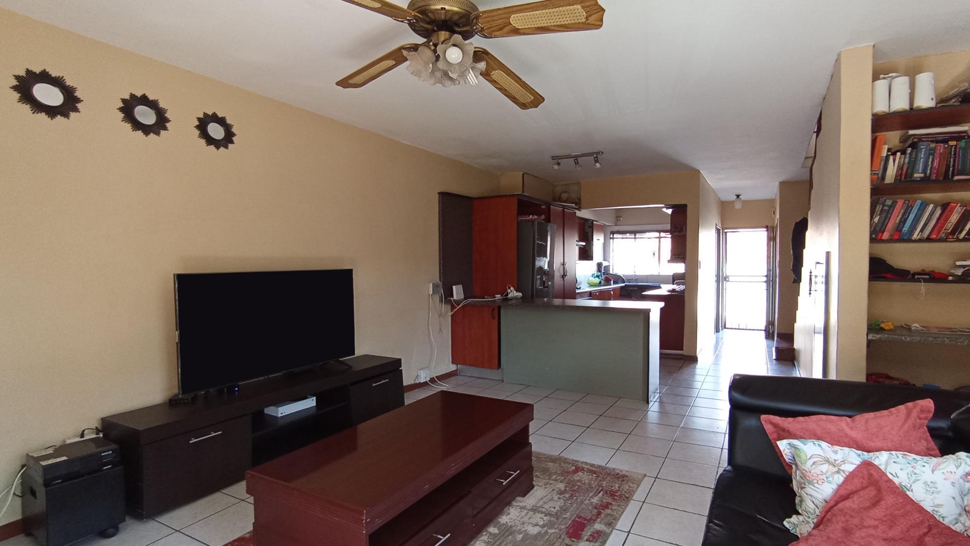 Lounges - 26 square meters of property in Fontainebleau