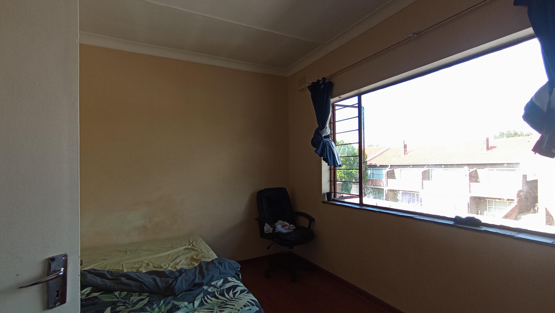 Bed Room 1 - 14 square meters of property in Fontainebleau